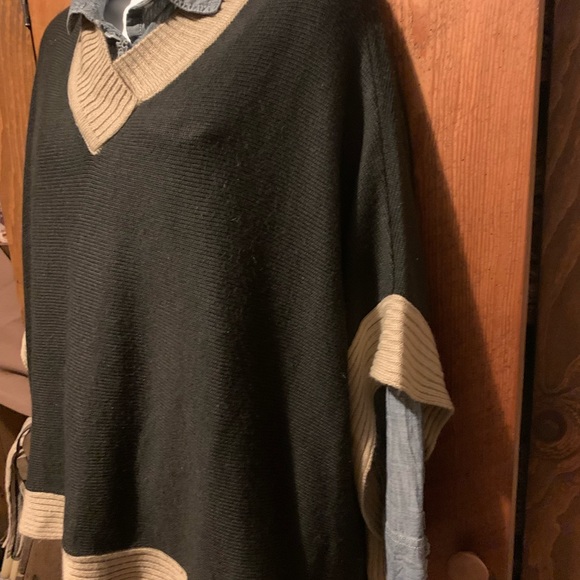 NY & Company Poncho - Picture 5 of 12